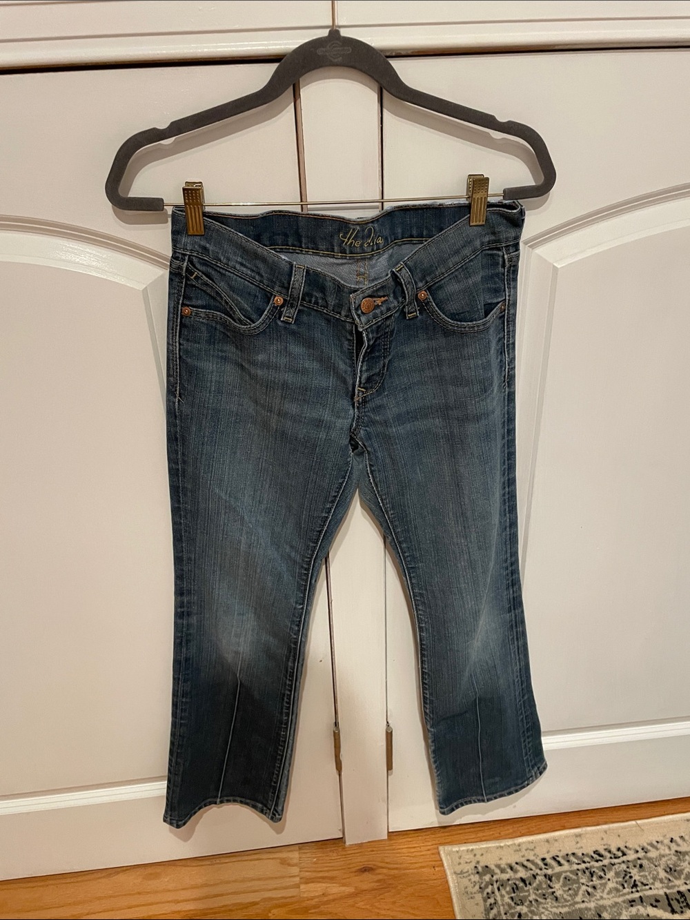 Old Navy Women’s Dark Wash Low Rise, Boot cut, Blue Jeans